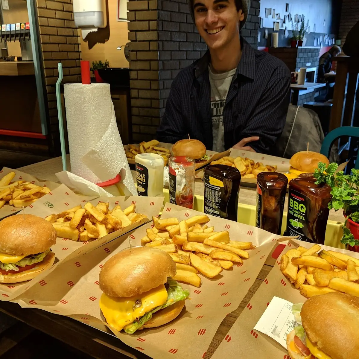Cheeseburger Mit Pommes Frites