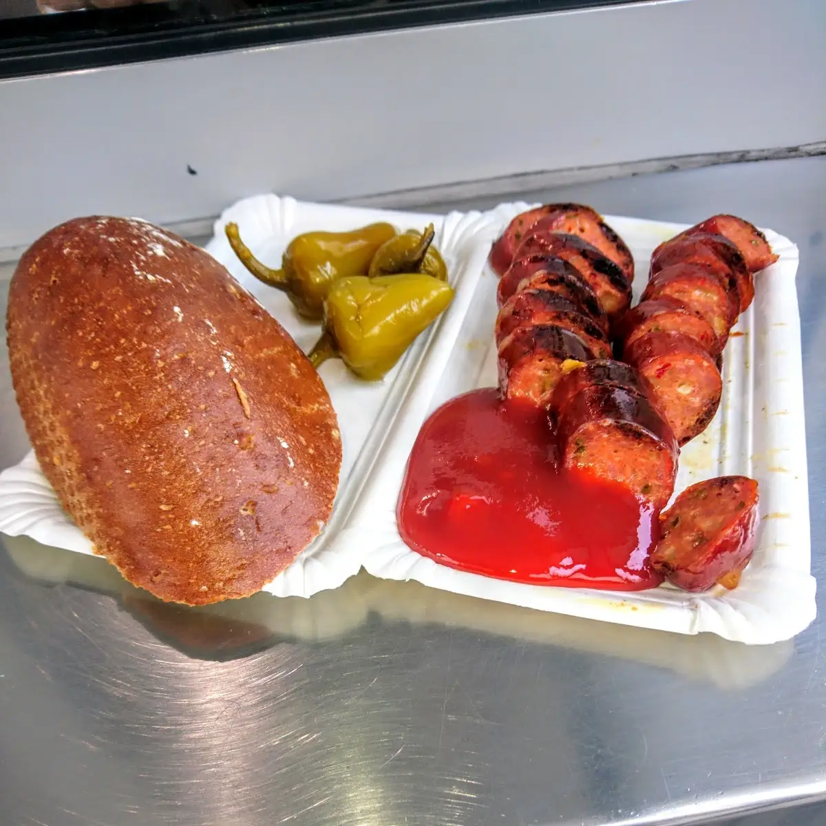 Scharfe Käsekrainer Hotdog