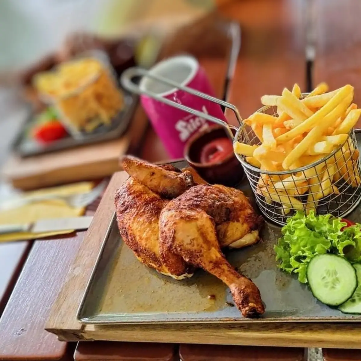 Brathendl Mit Pommes Frites
