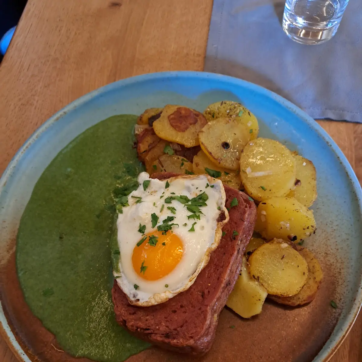 Leberkäse Mit Bratkartoffeln Und Spinat