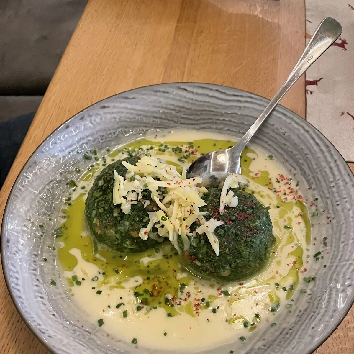 Wildkräuterspinatknödel