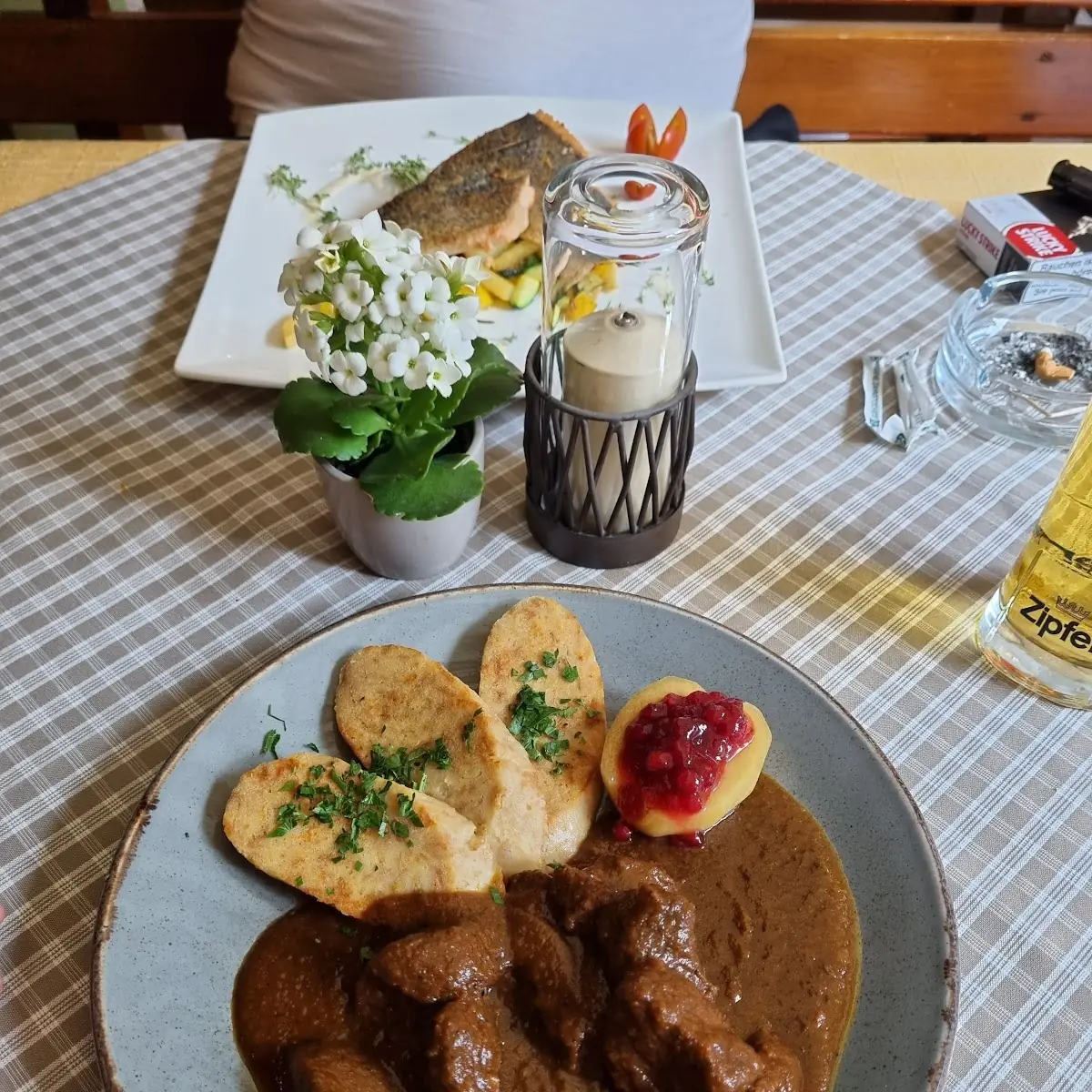 Rindsgulasch Mit Serviettenknödeln