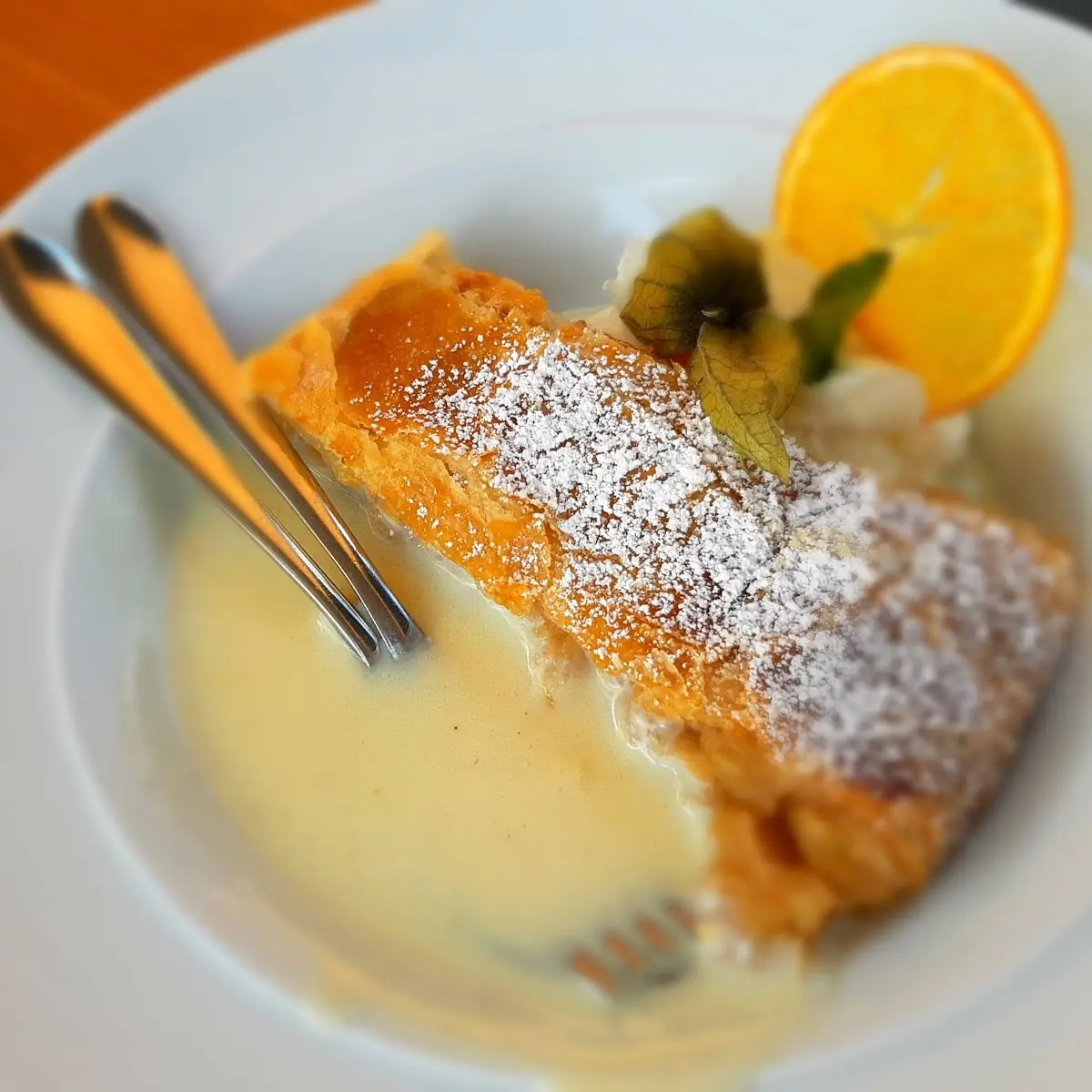 Apfelstrudel Mit Vanillesauce