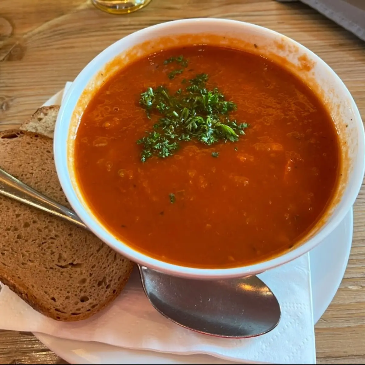 Gulaschsuppe Mit Schwartzbrot