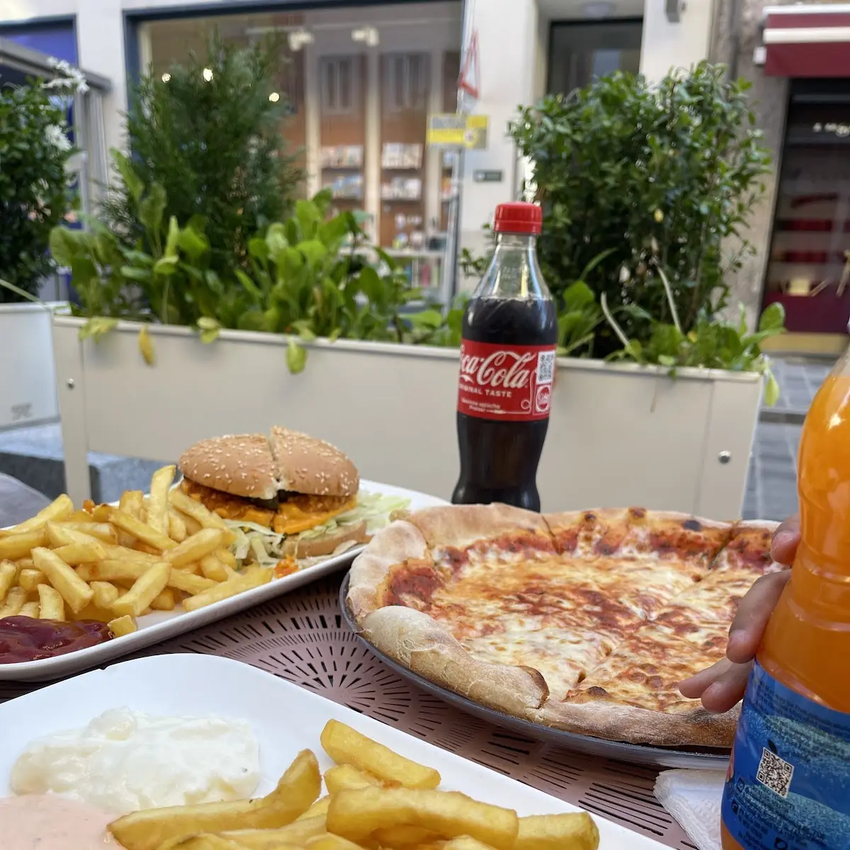 بيتزا برجر شاورما