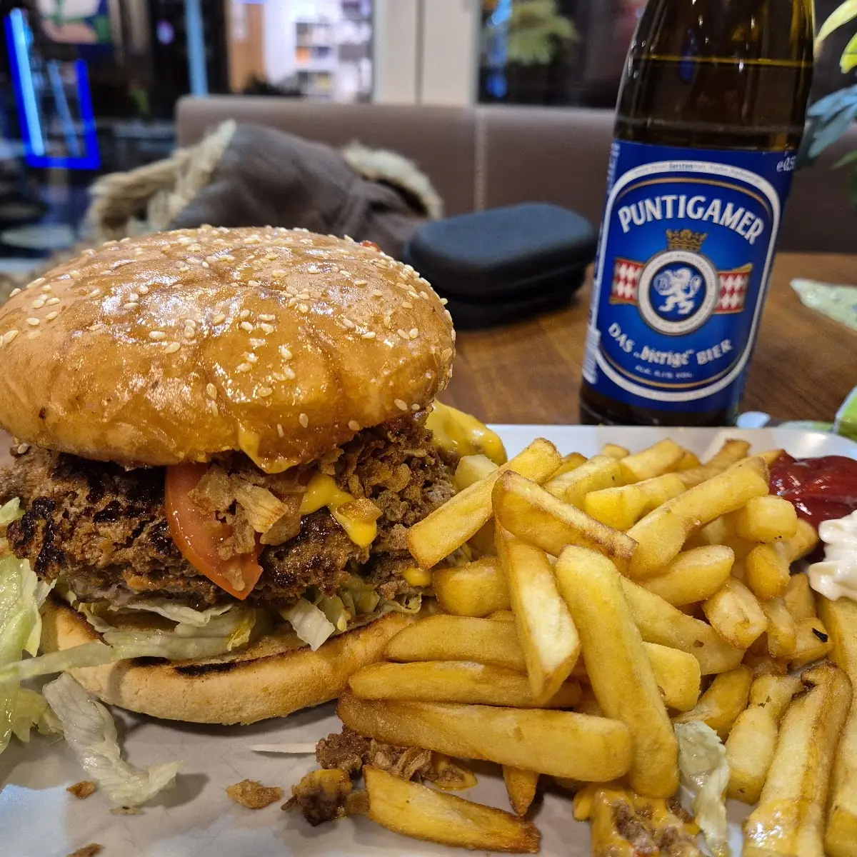Super Royal Burger + Pommes + Pet Coca Cola