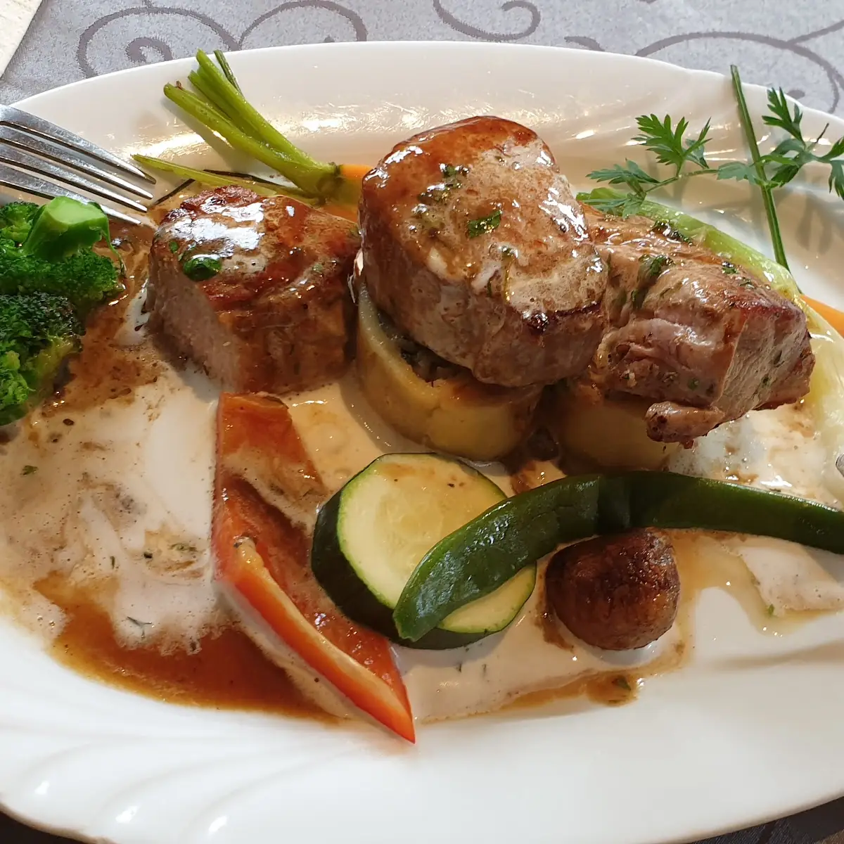 Schweinefilet Auf Kräutersauce