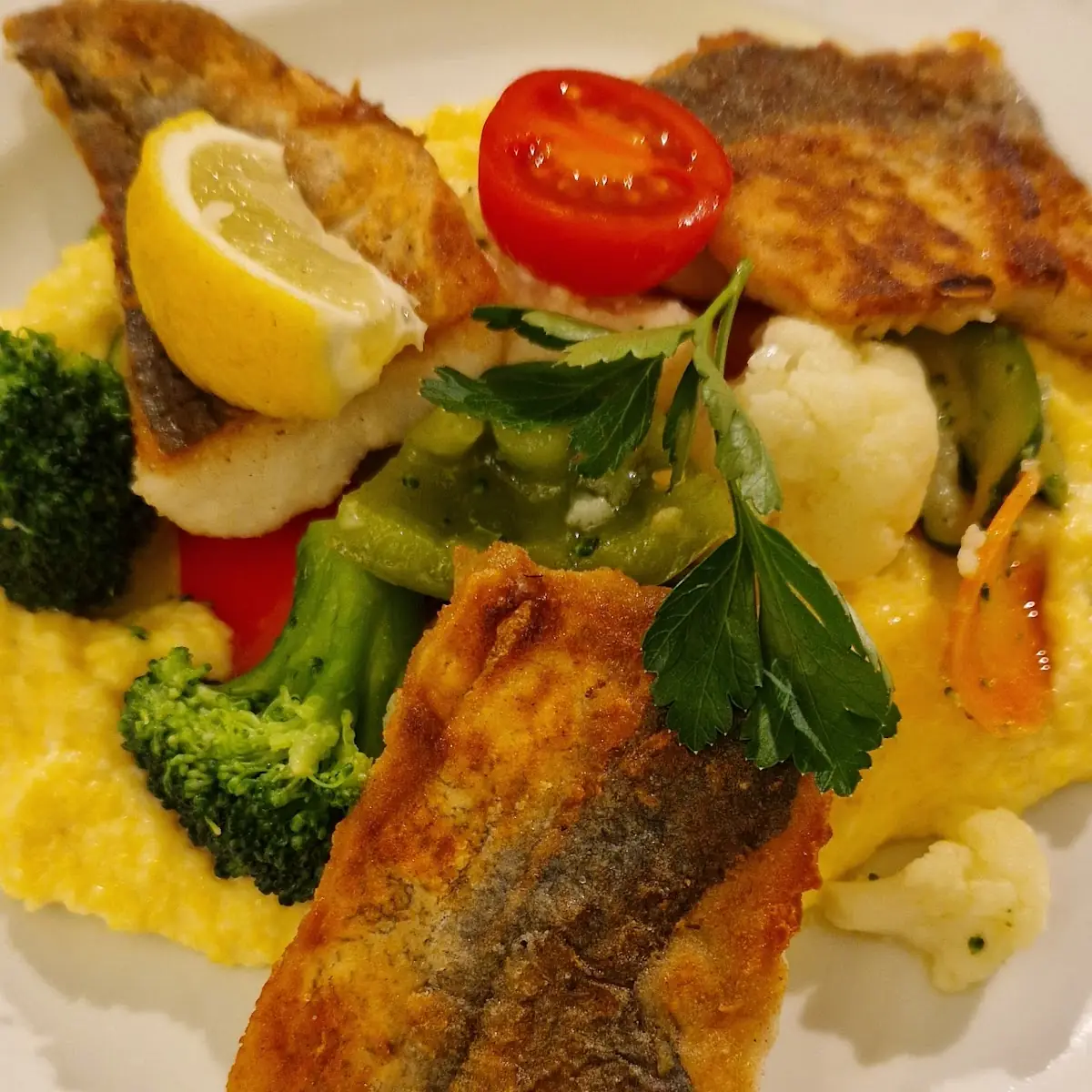 Saiblingsfilet Auf Polentarahm Und Gartengemüse, Thomahan Gasthof