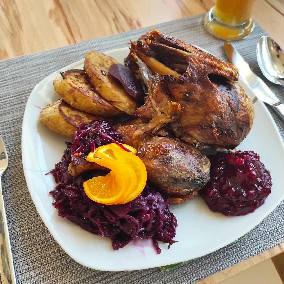 Bratente Mit Semmelknödel