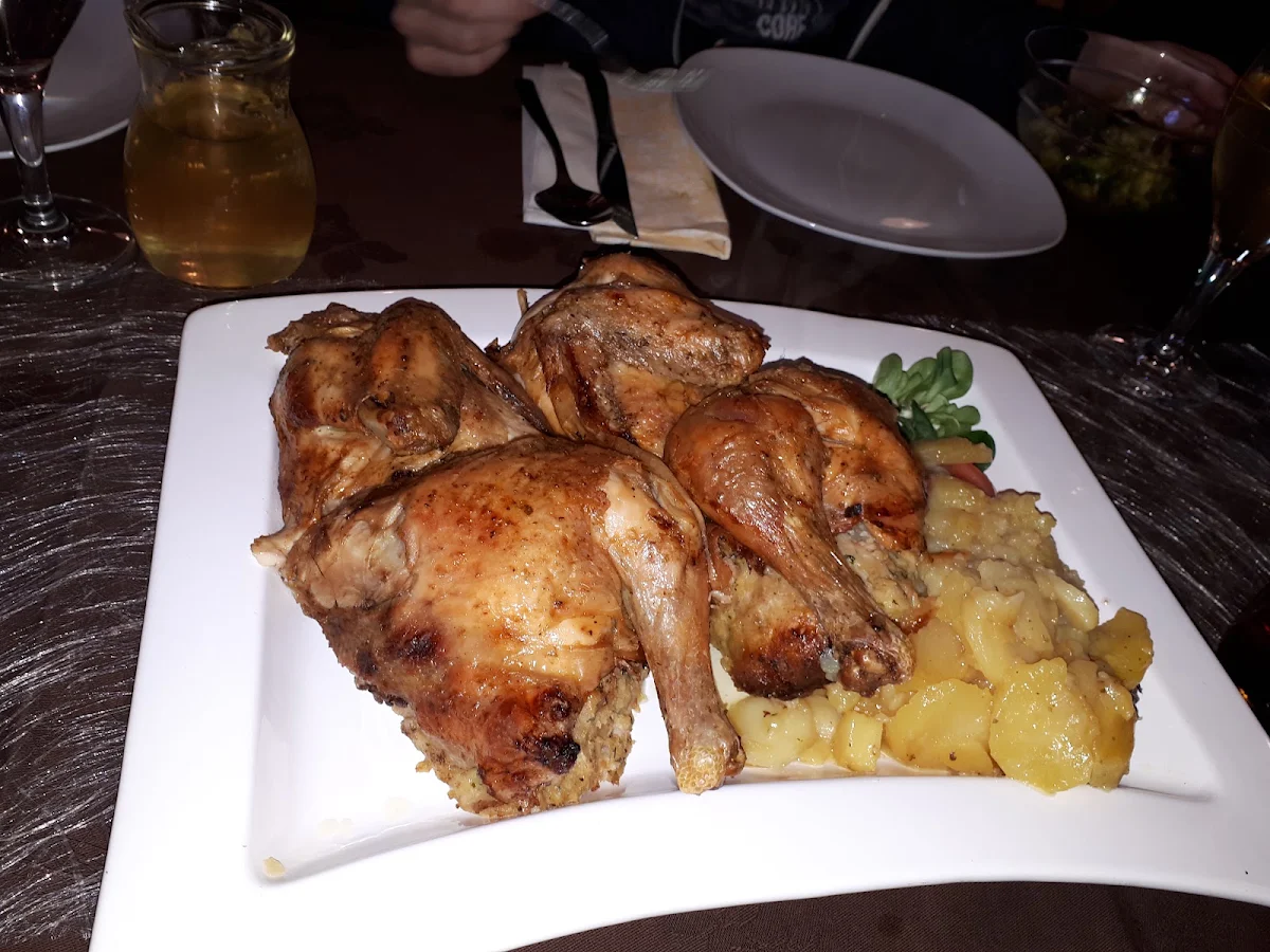 Aufgesetzte Henne Mit Geplatelten Ruabn