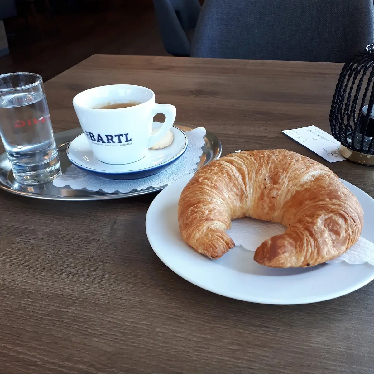 Kaffee Und Croissant