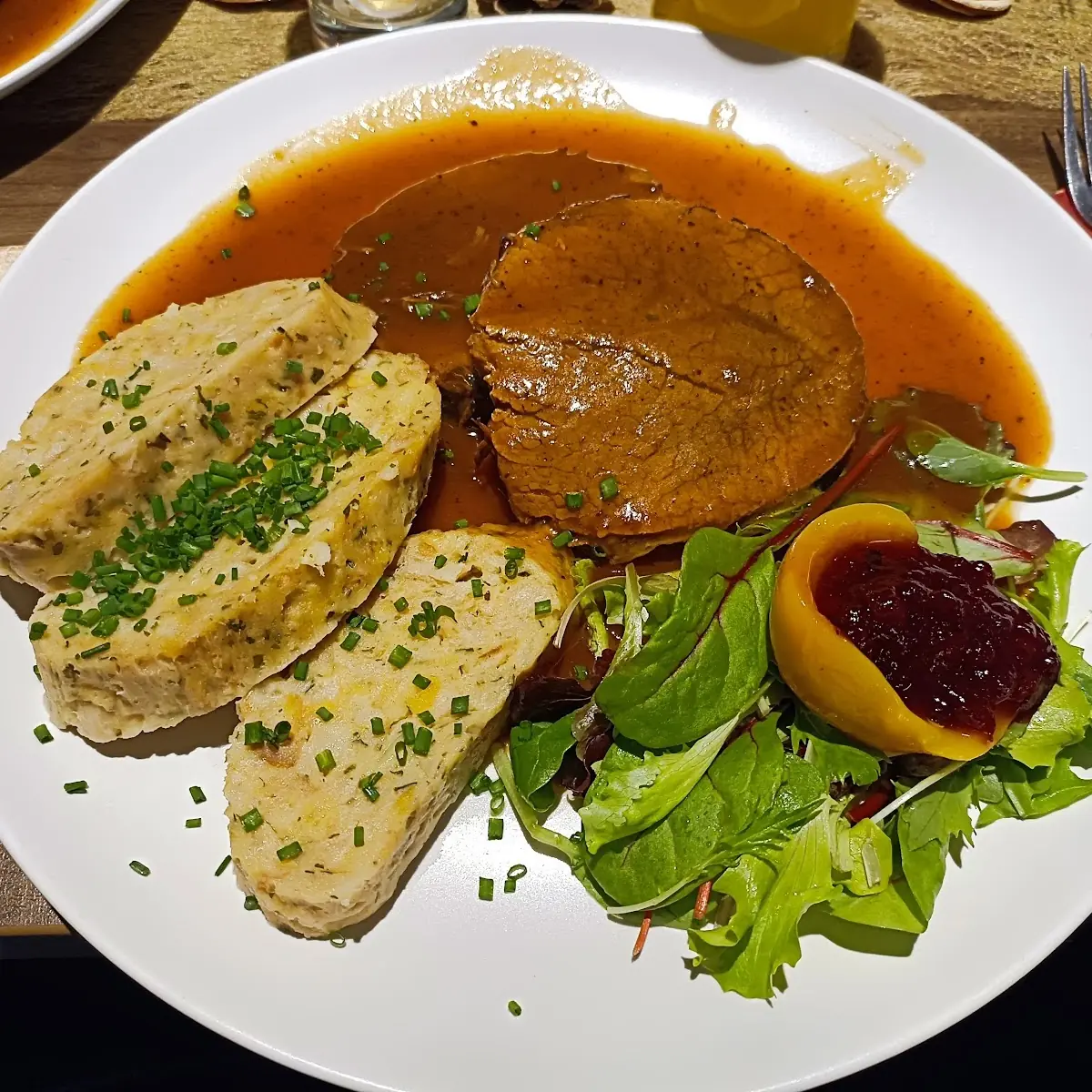 Rinderbraten Mit Serviettenknödel