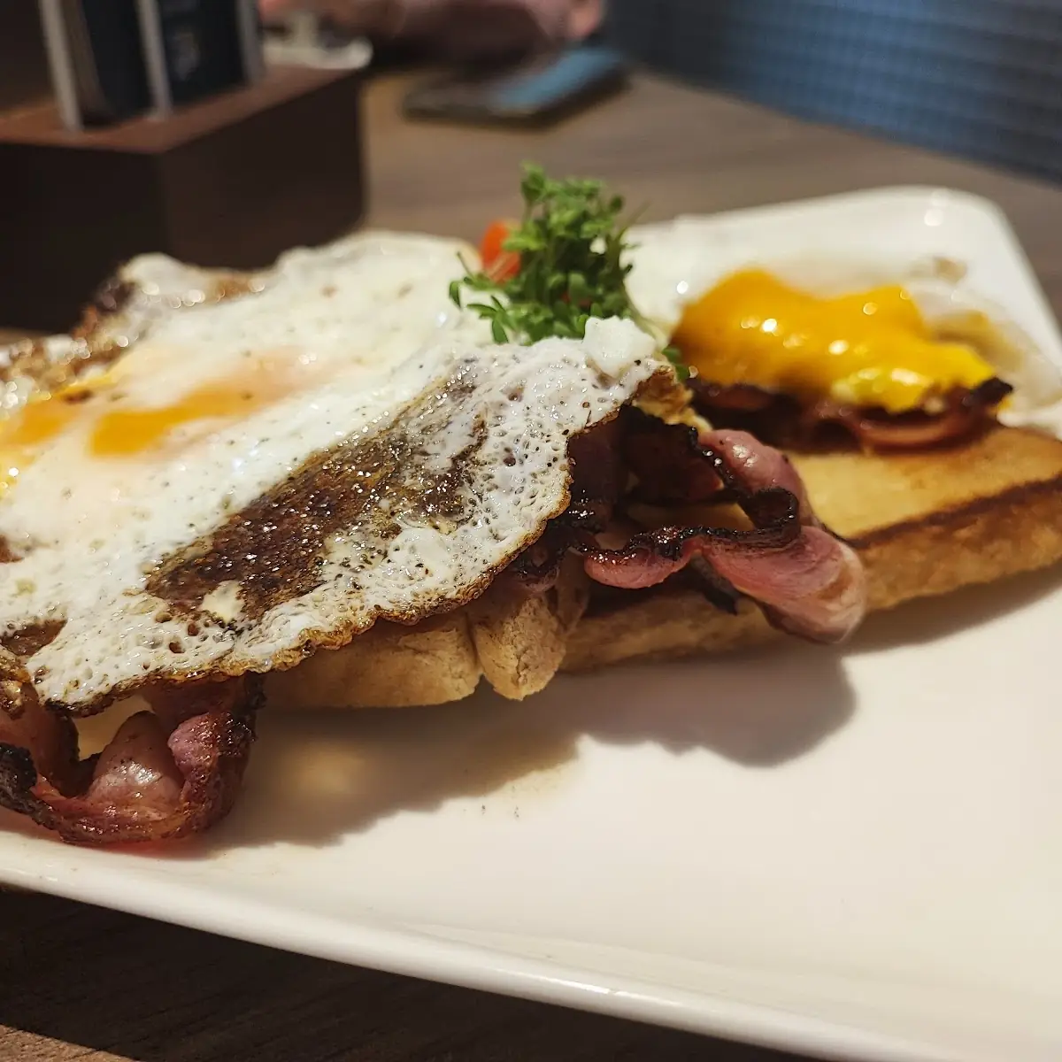 Tellerwäscher Toast Mit Speck Und Spiegelei