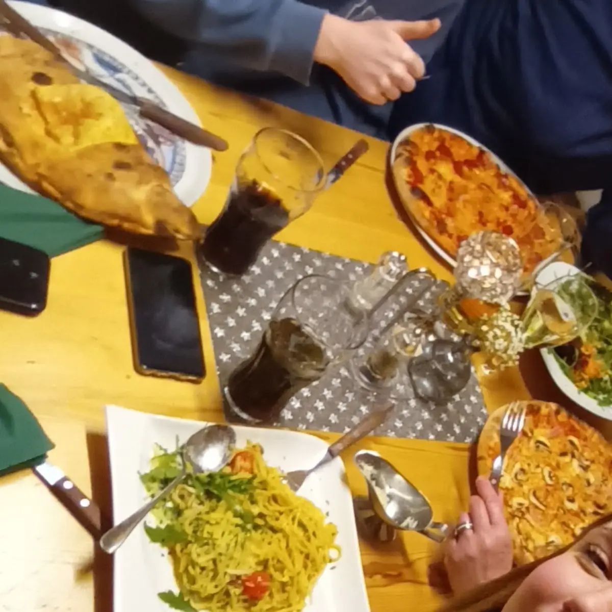 Pizza Diavola Oben Rechts Calzone Oben Links
