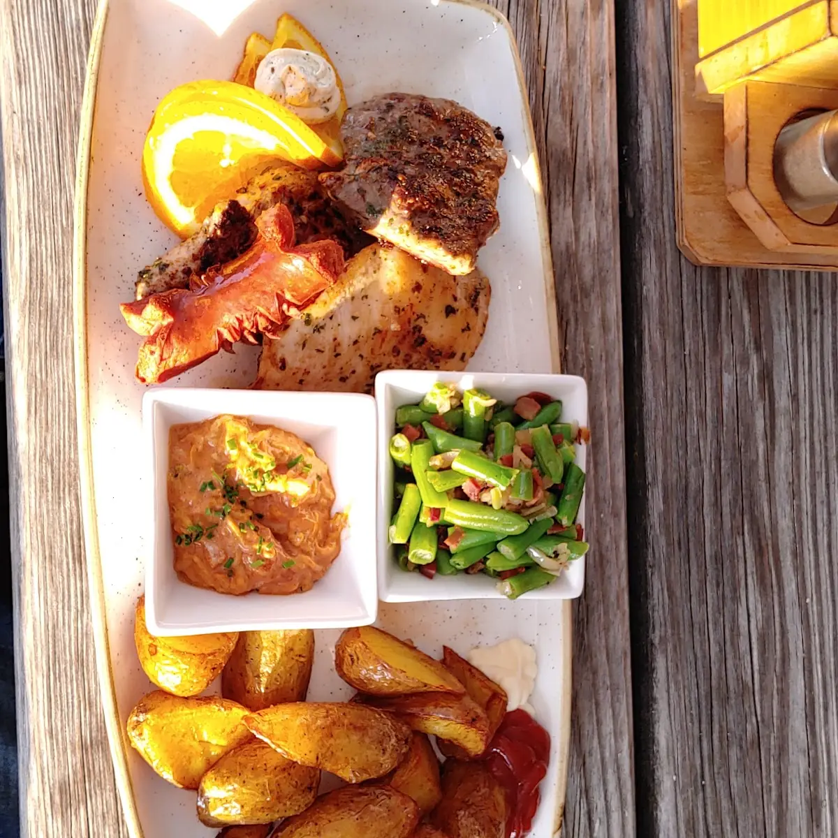 Grillteller Mit Dreierlei Fleisch