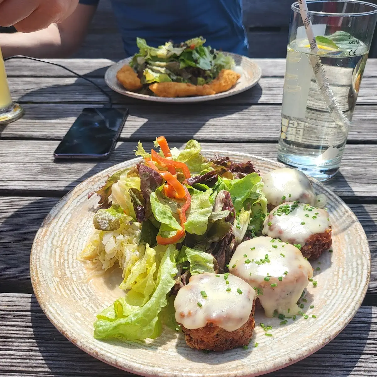 Kaspressknödel Im Gemischten Salat