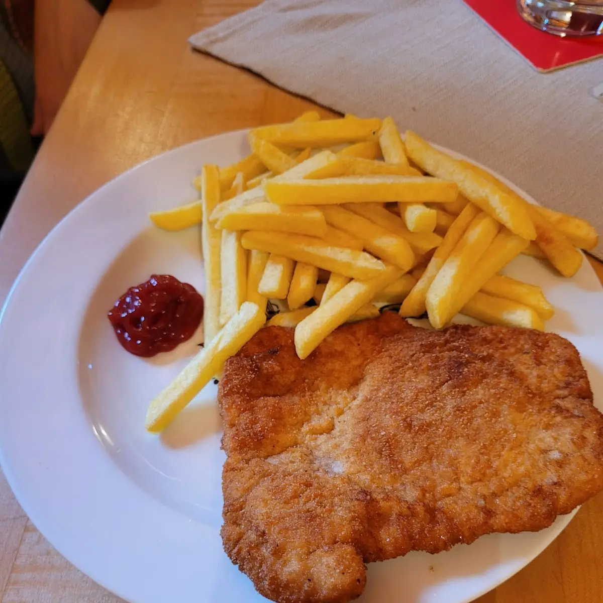 Schnitzel Mit Pommes Frites