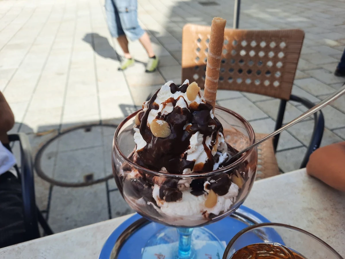 Nussbecher