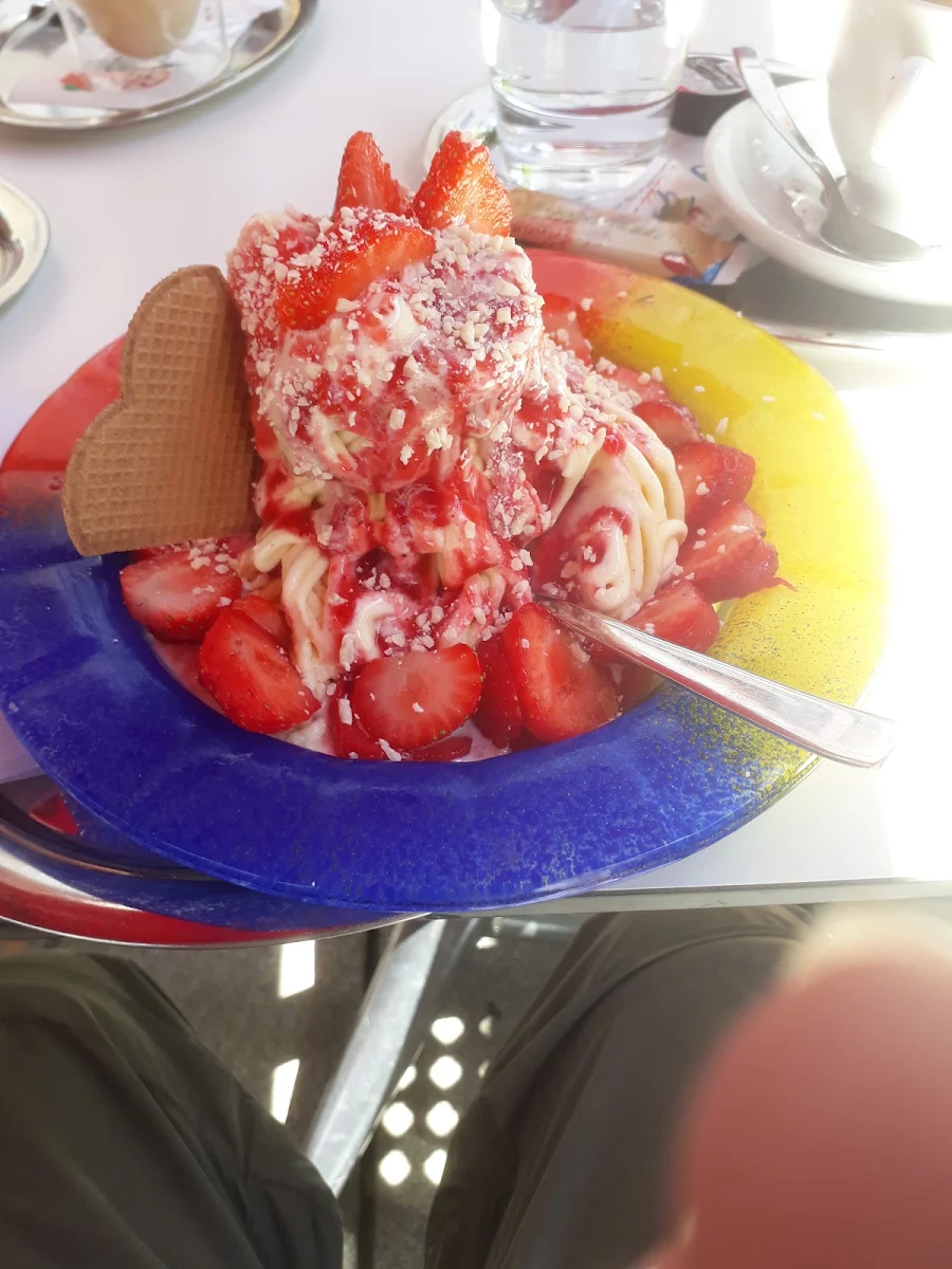 Spaghetti Eis Mit Erdbeeren