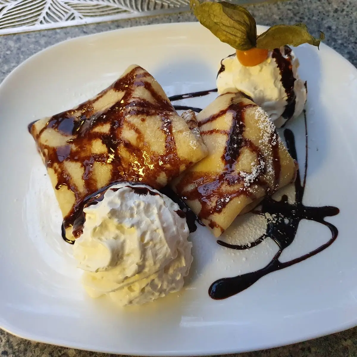 Palatschinken Mit Eis