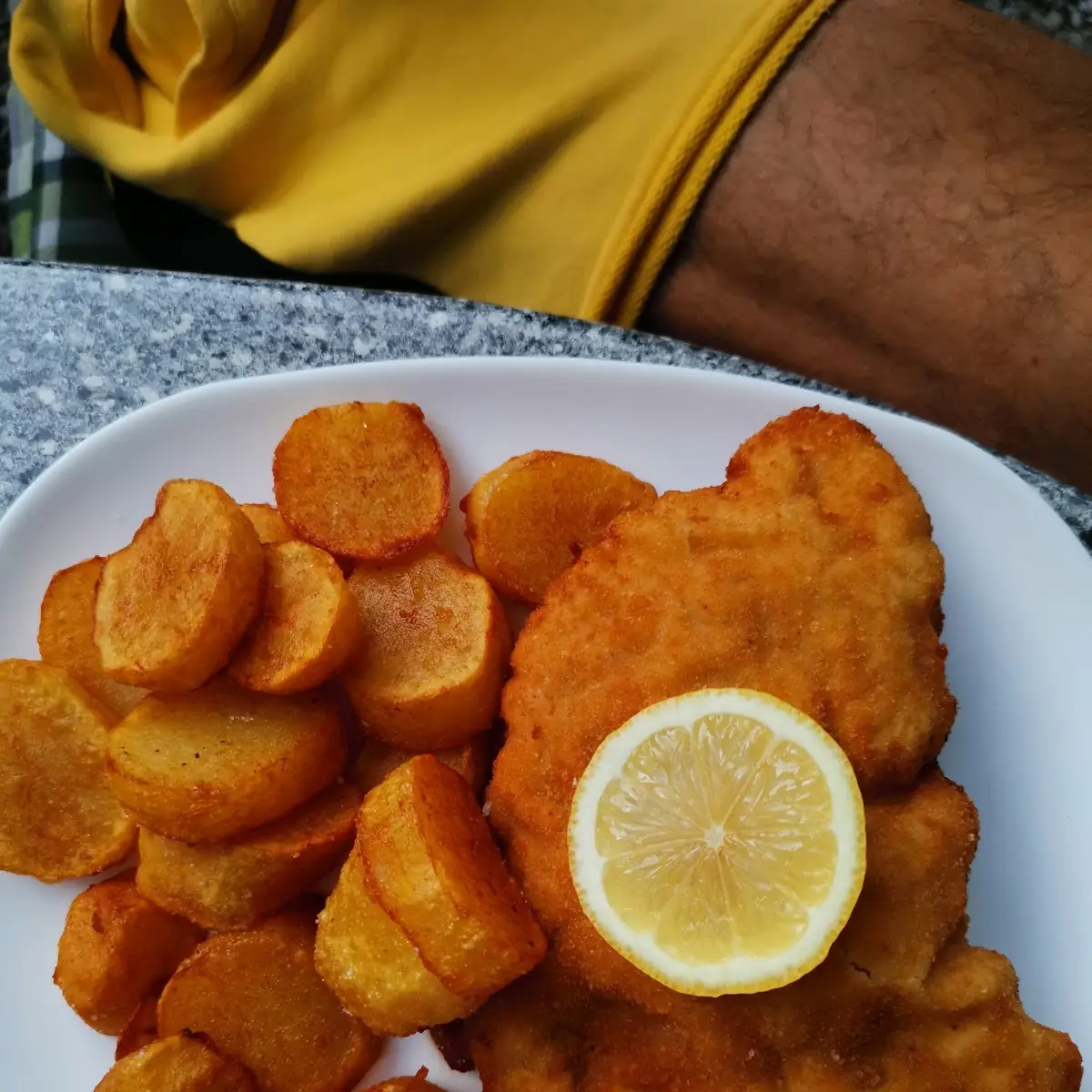 Wiener Schnitzel Paniert Mit Pommes Frites