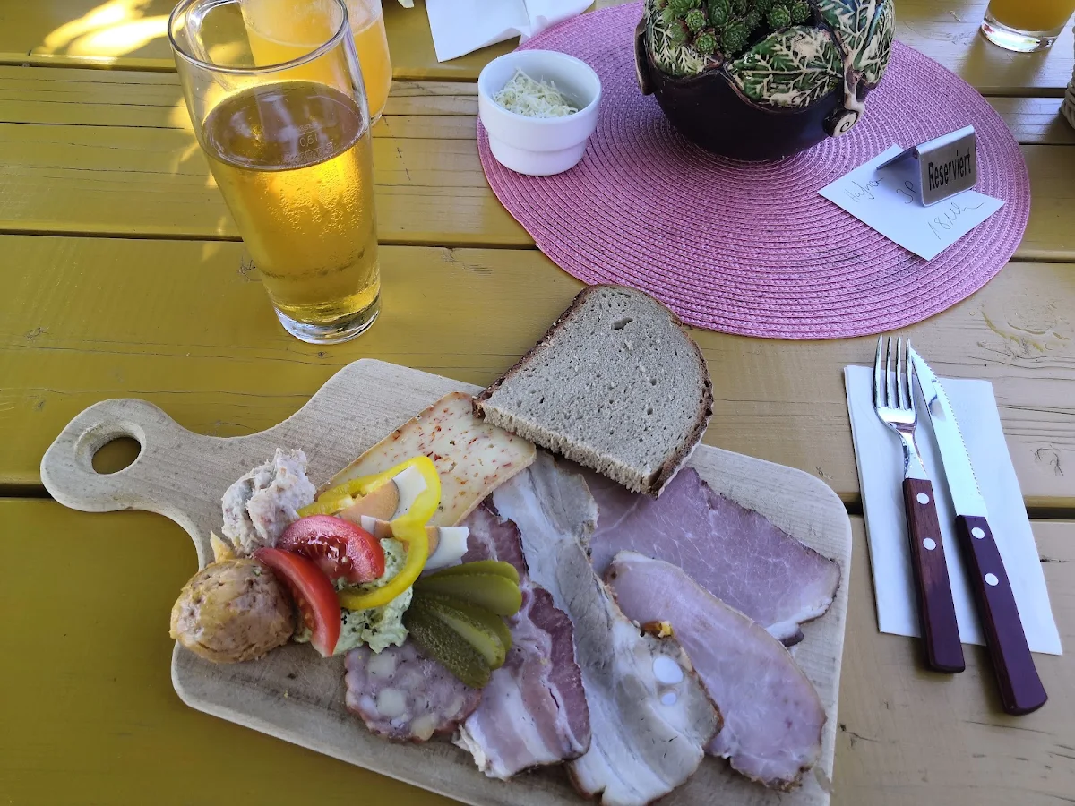 Bretteljause Mit Großem Apfelsaft Gespritzt Mit Wasser