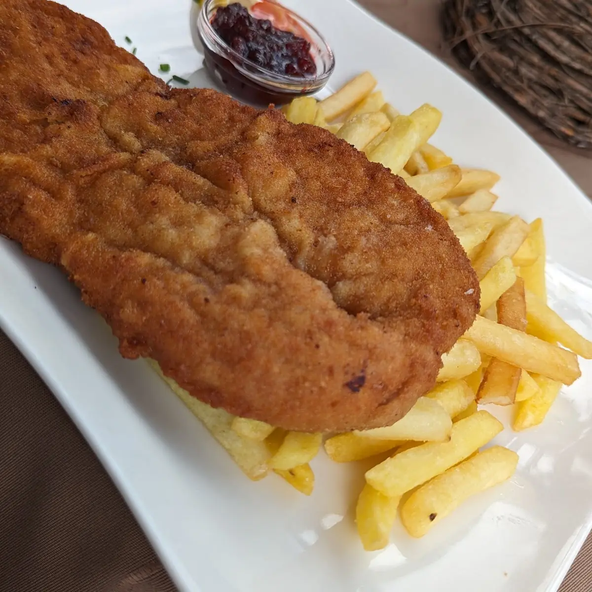 Wiener Schnitzel Mit Pommes