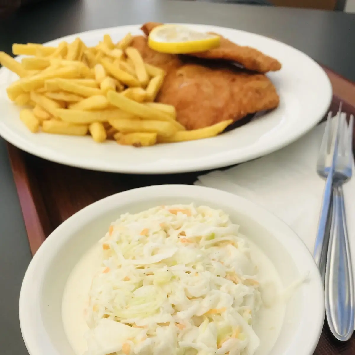 Schnitzelteller Mit Cole Slaw Salat