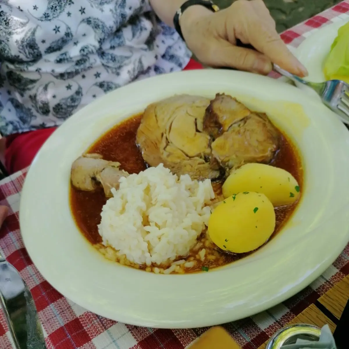 Kalbsbraten Mit Kartoffeln Und Reis
