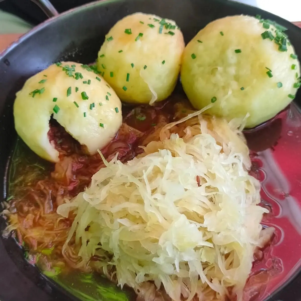Knödel Mit Kartoffeln Und Sauerkraut