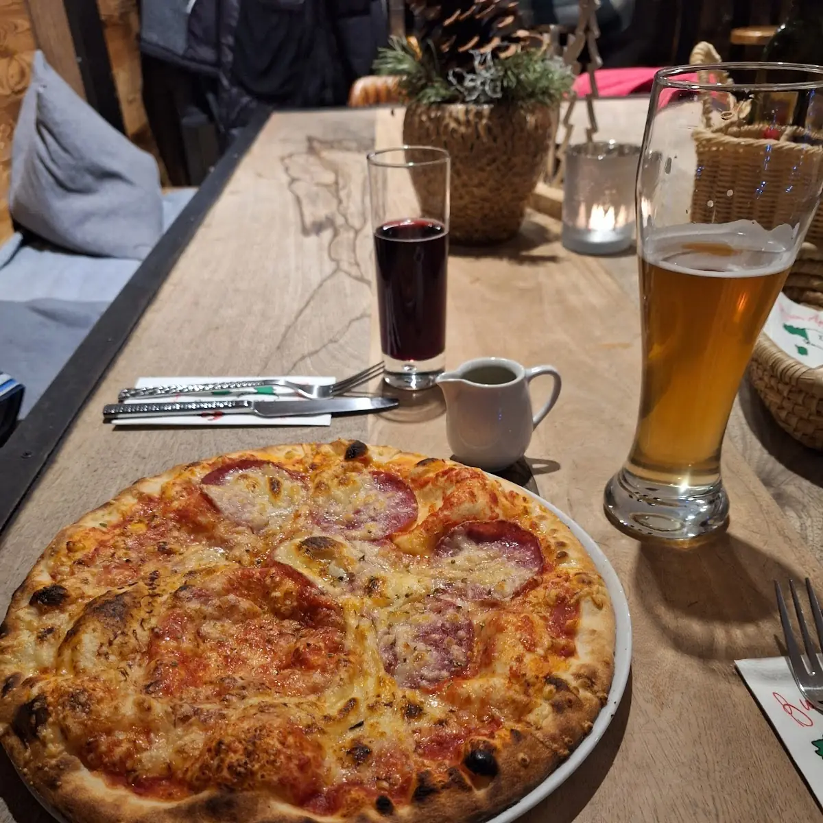 Pizza Margherita & Halb Salami