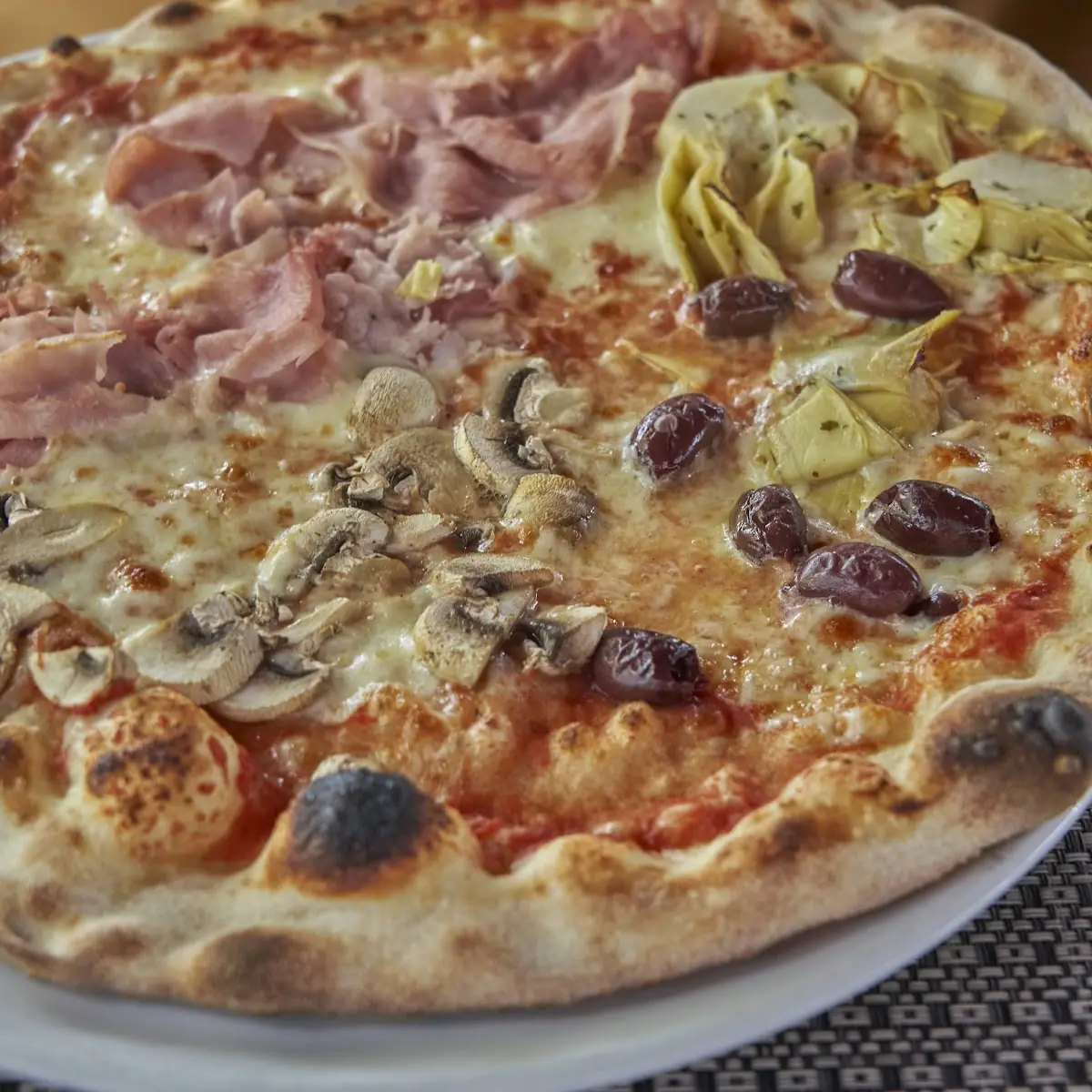 Pizza Mit Zwiebeln Und Knoblauch