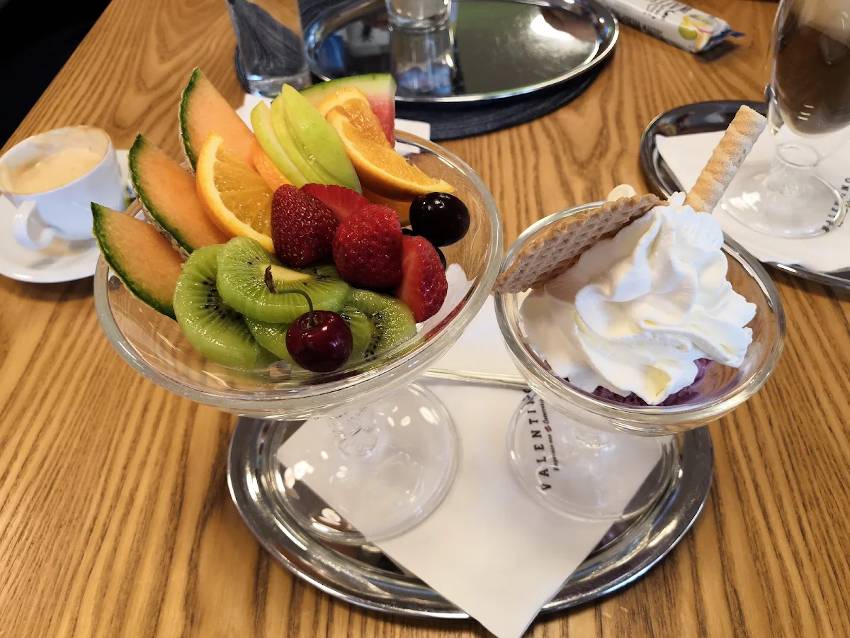 Früchte Eis Mit Schlagobers