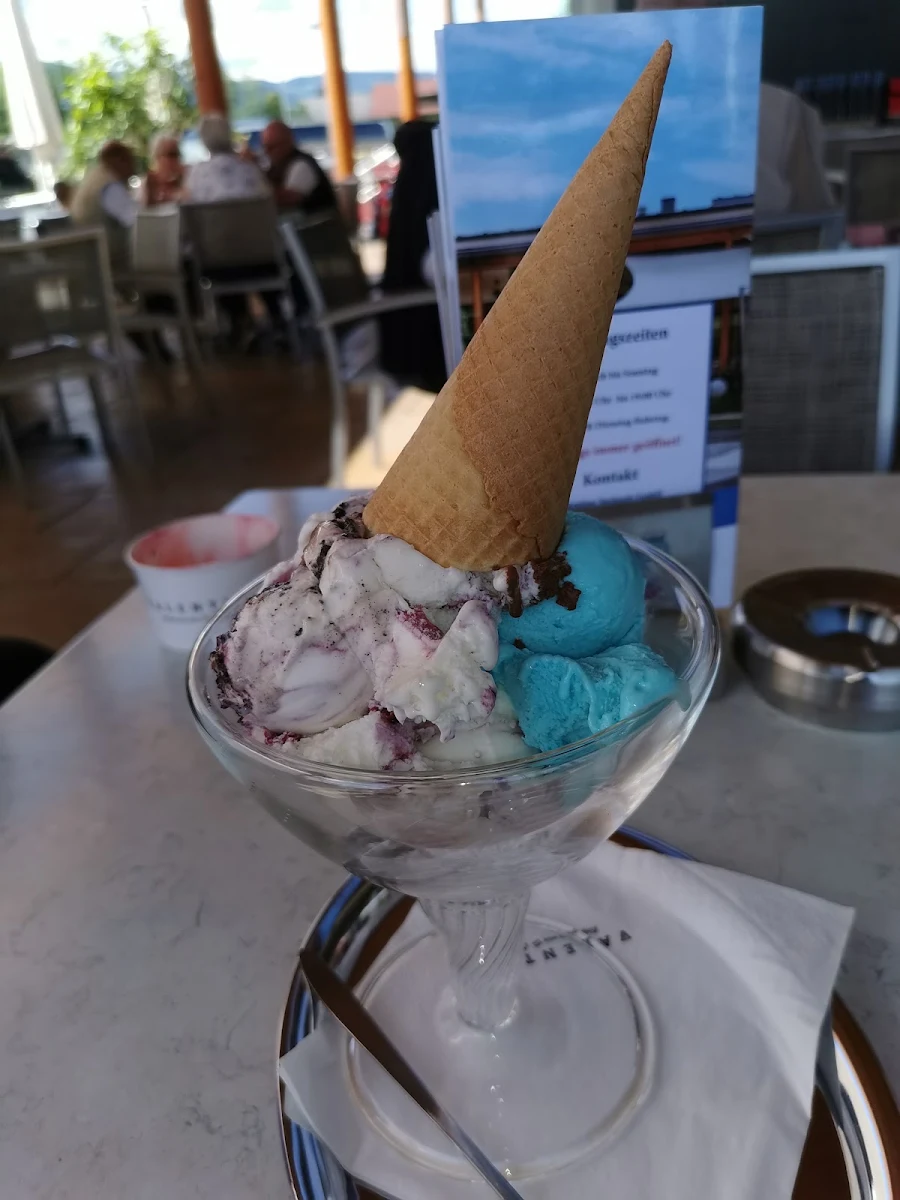 Großer Eisbecher Ohne Schlagobers