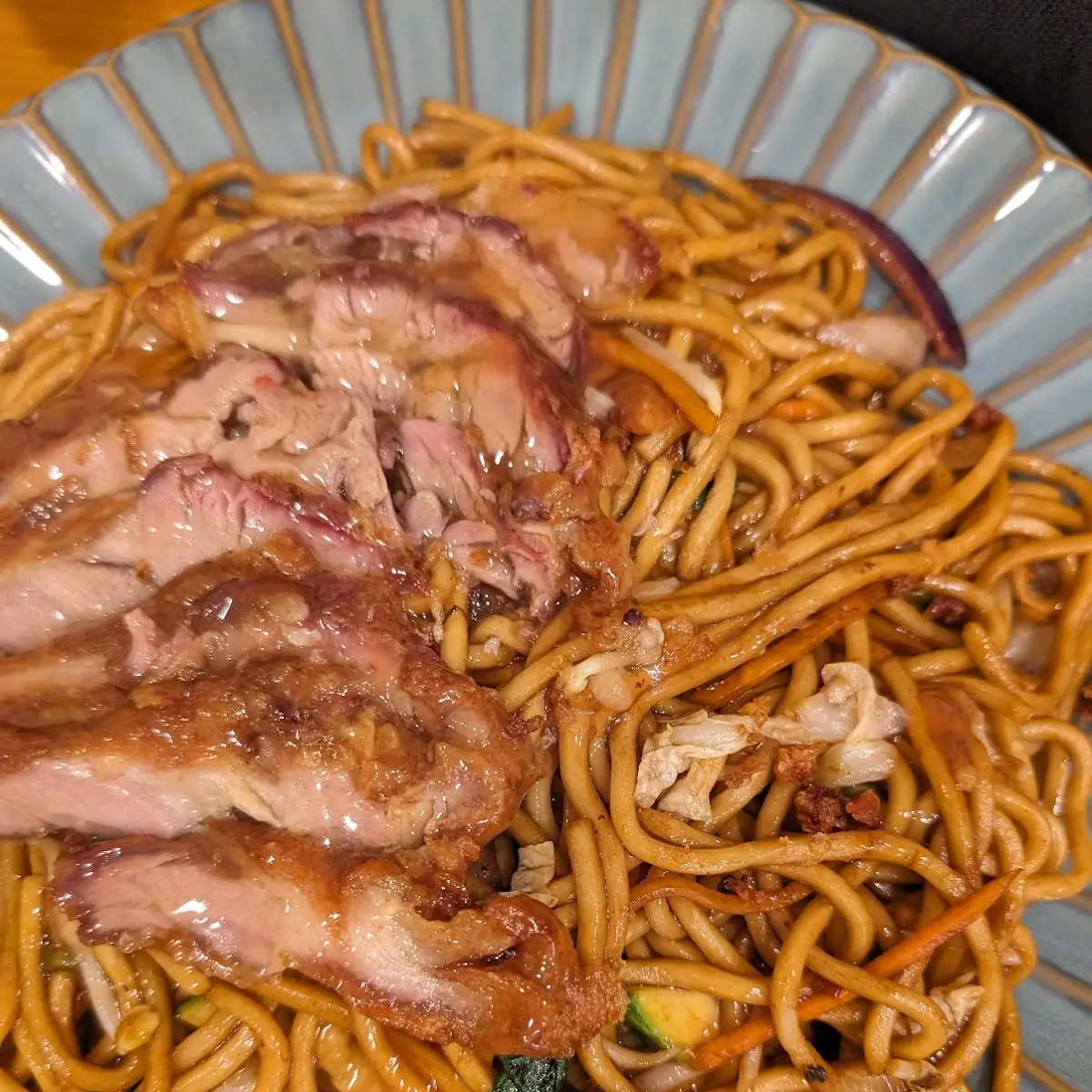 Ente Auf Gebratenen Nudeln
