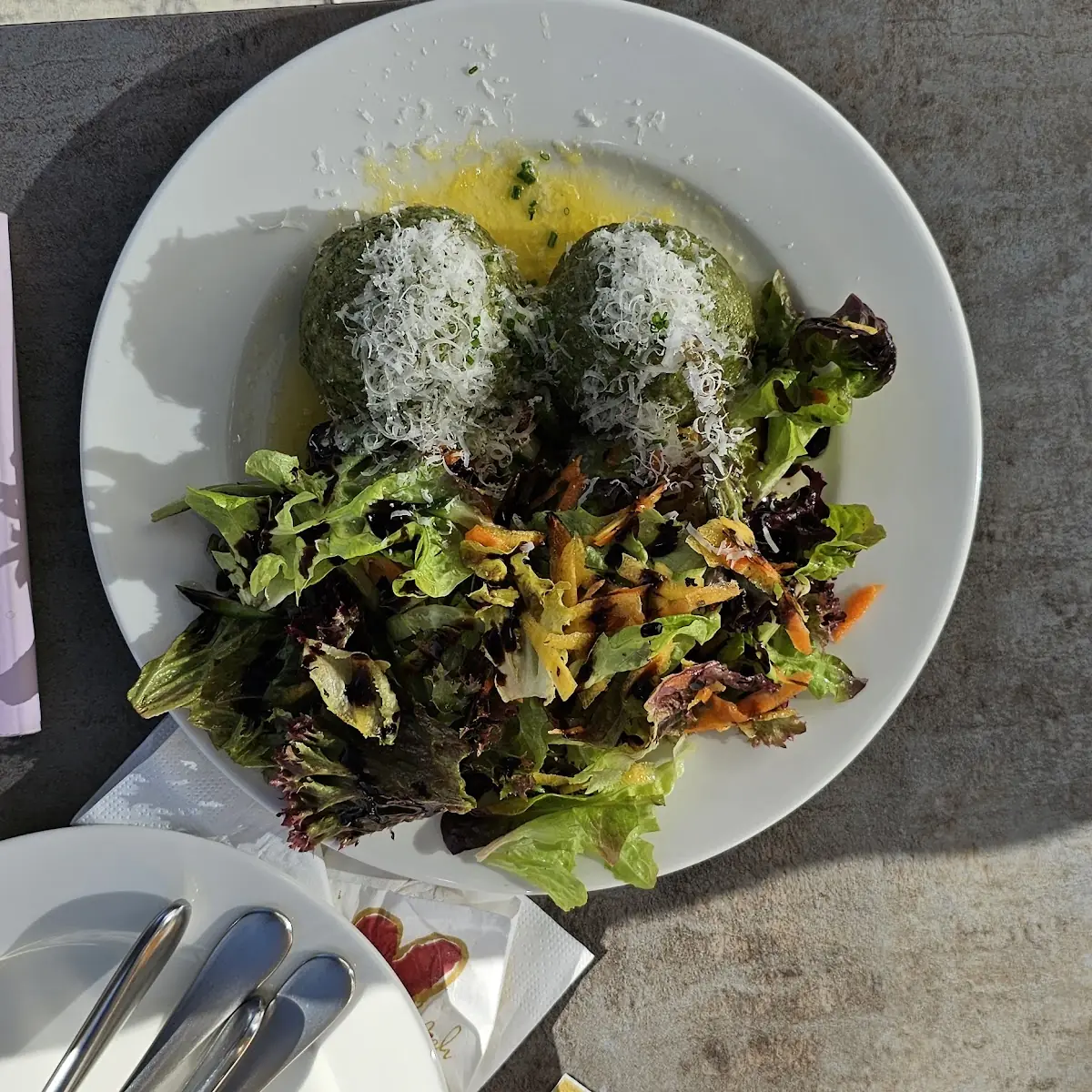 Spinatknödel Mit Salat