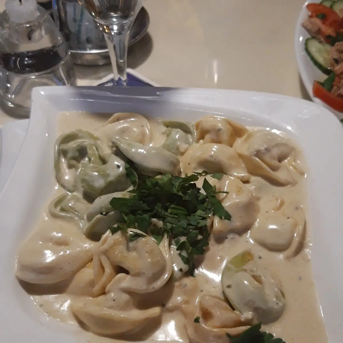 Tortelini In Käsesauce