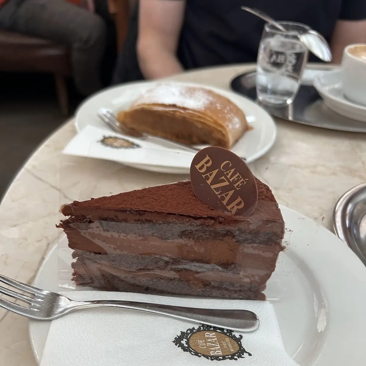 Sachertorte Schokoladentorte Und Joghurt Mohn Torte