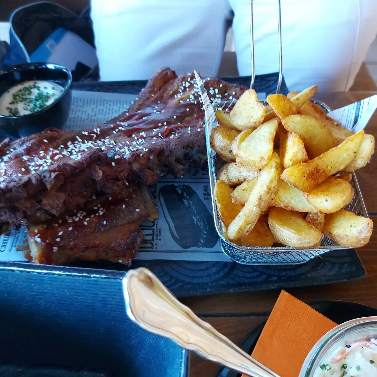 Sparerips Mit Westernkartoffeln, Papa's Steakhaus