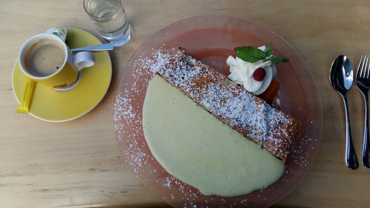 Verlängerter Mit Schwarzbeerstrudel, Waldschenke Ramsau