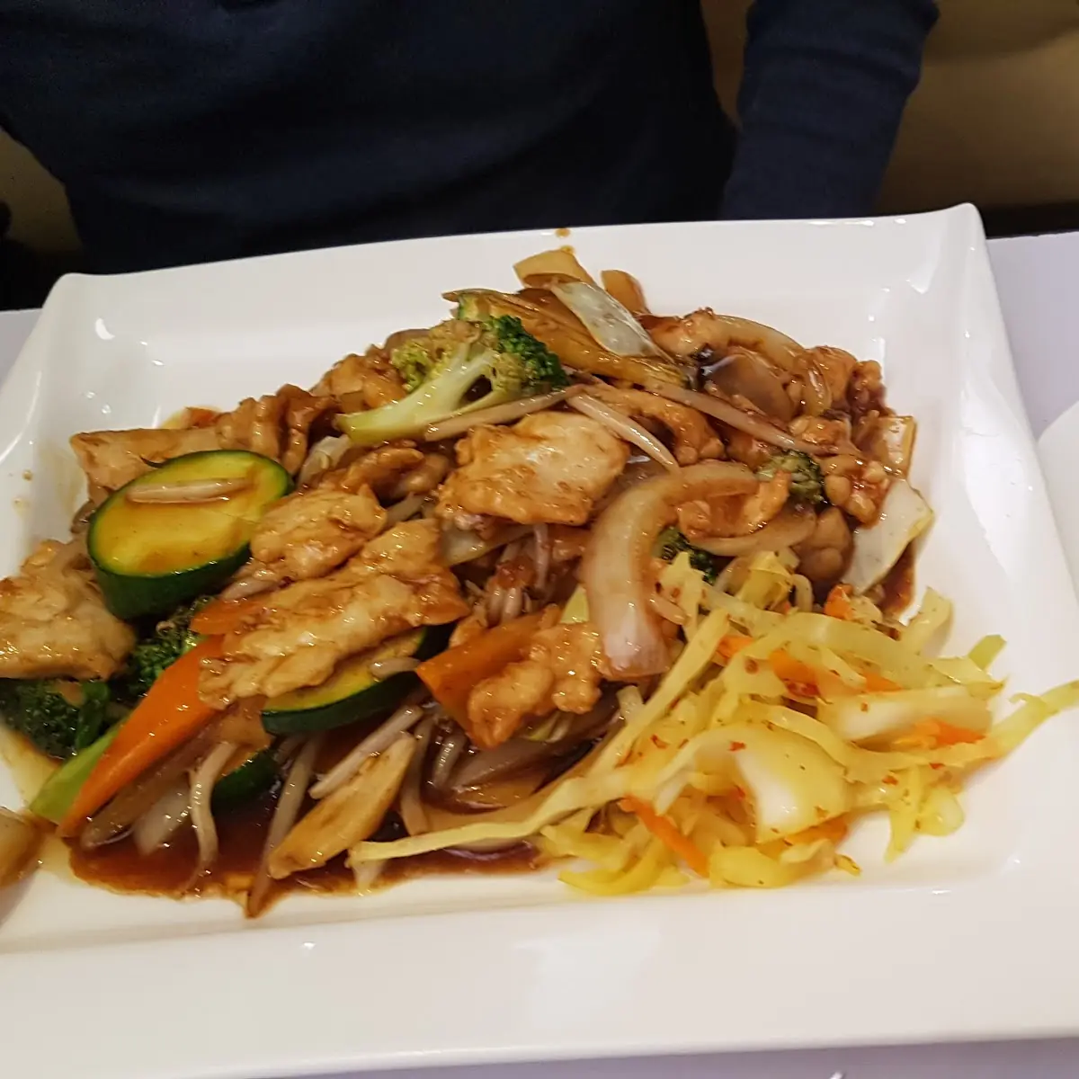 Knuspriges Ente Mit Pilzen Und Sojasprossen