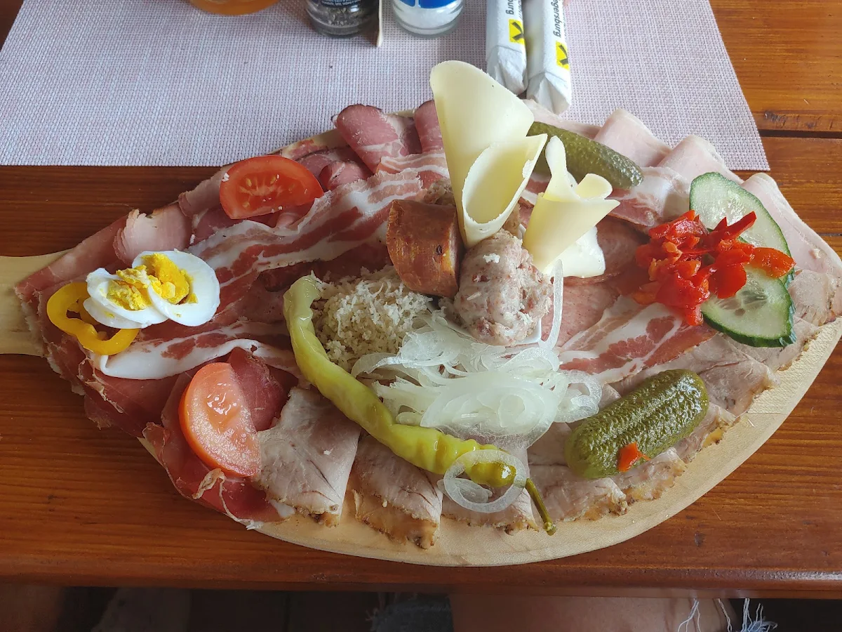 Breteljause Bauernsalat