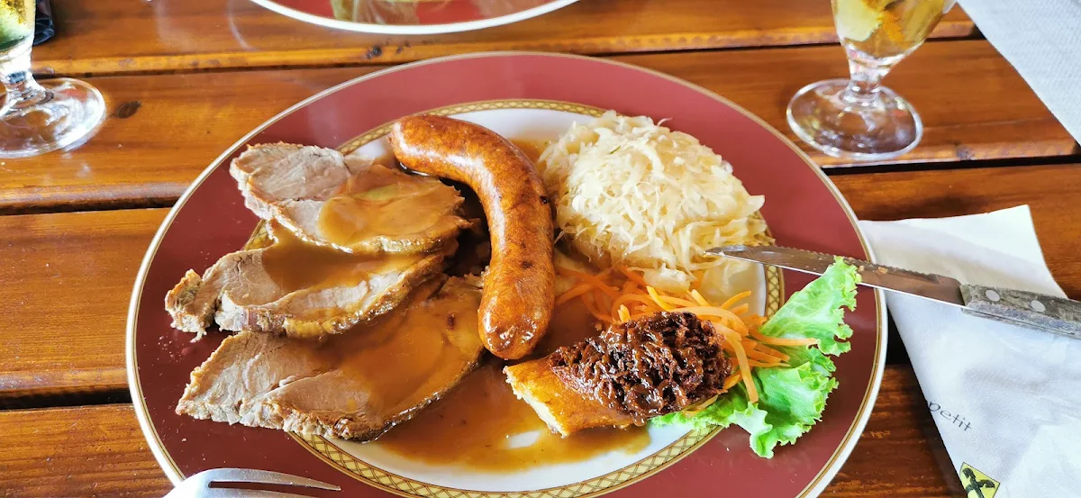 Schweinsbraten Mit Erdäpfelwurst
