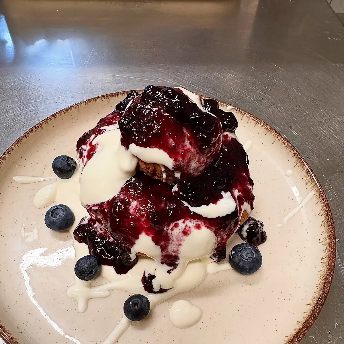 Blaubeermarmelade Papanasi Topfenkrapfen