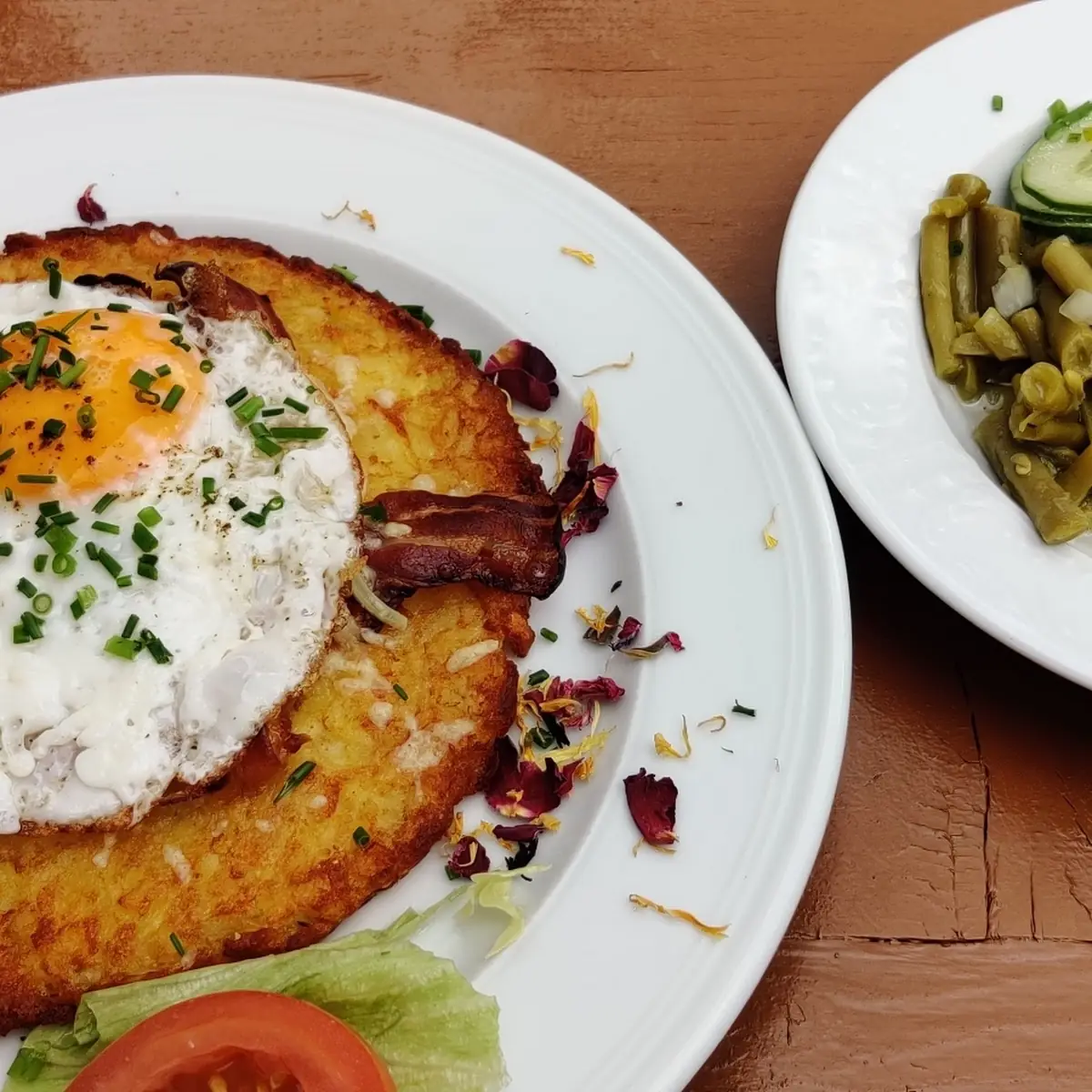 Rösti Mit Käse Spiegelei Und Speck