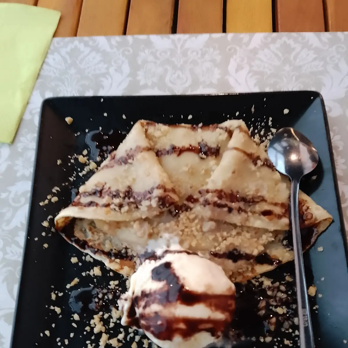 Palatschinken Mit Schokolade Mit Eis