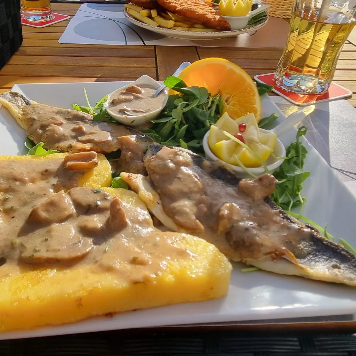 Wolfsbarschfilet Mit Polenta Und Pilzsoße