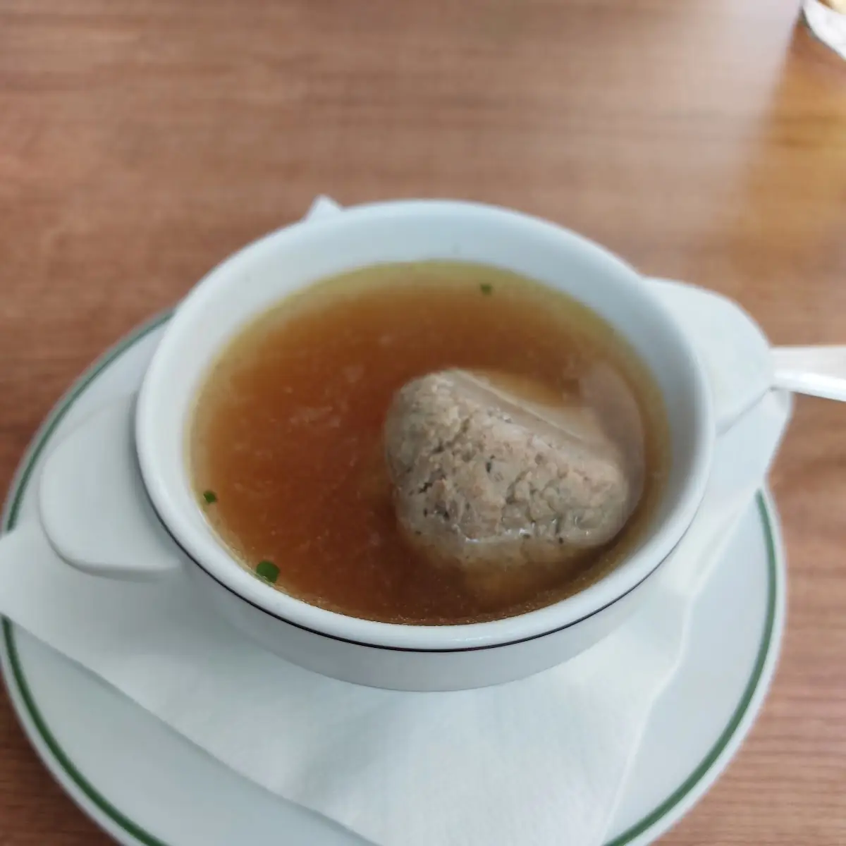 Leberknödelsuppe