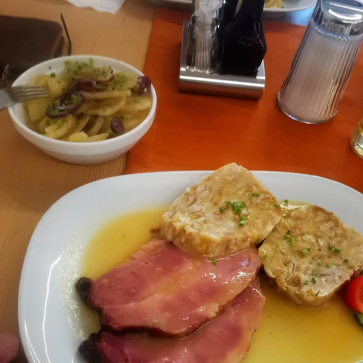 Surbraten Mit Semmelknödel