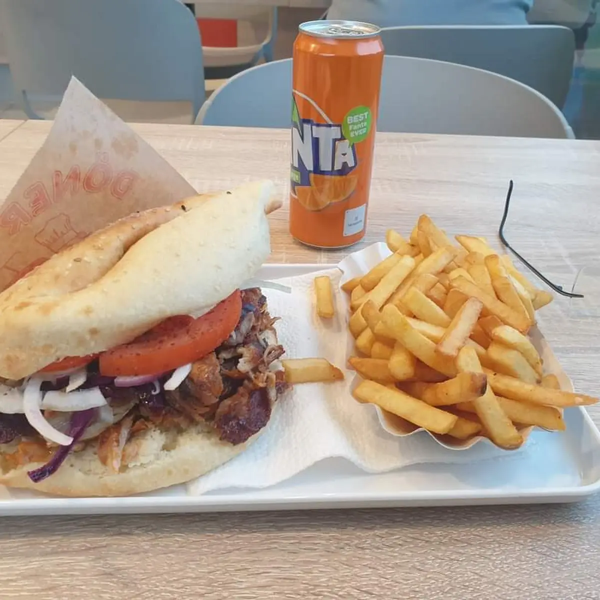 Kebap Pommes Getränk